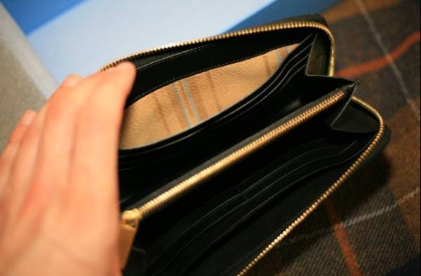 英国王室御用達 Smythson スマイソン 長財布 黒 定10万超 長財布 小銭入れあり 売買されたオークション情報 Yahooの商品情報をアーカイブ公開 オークファン Aucfan Com