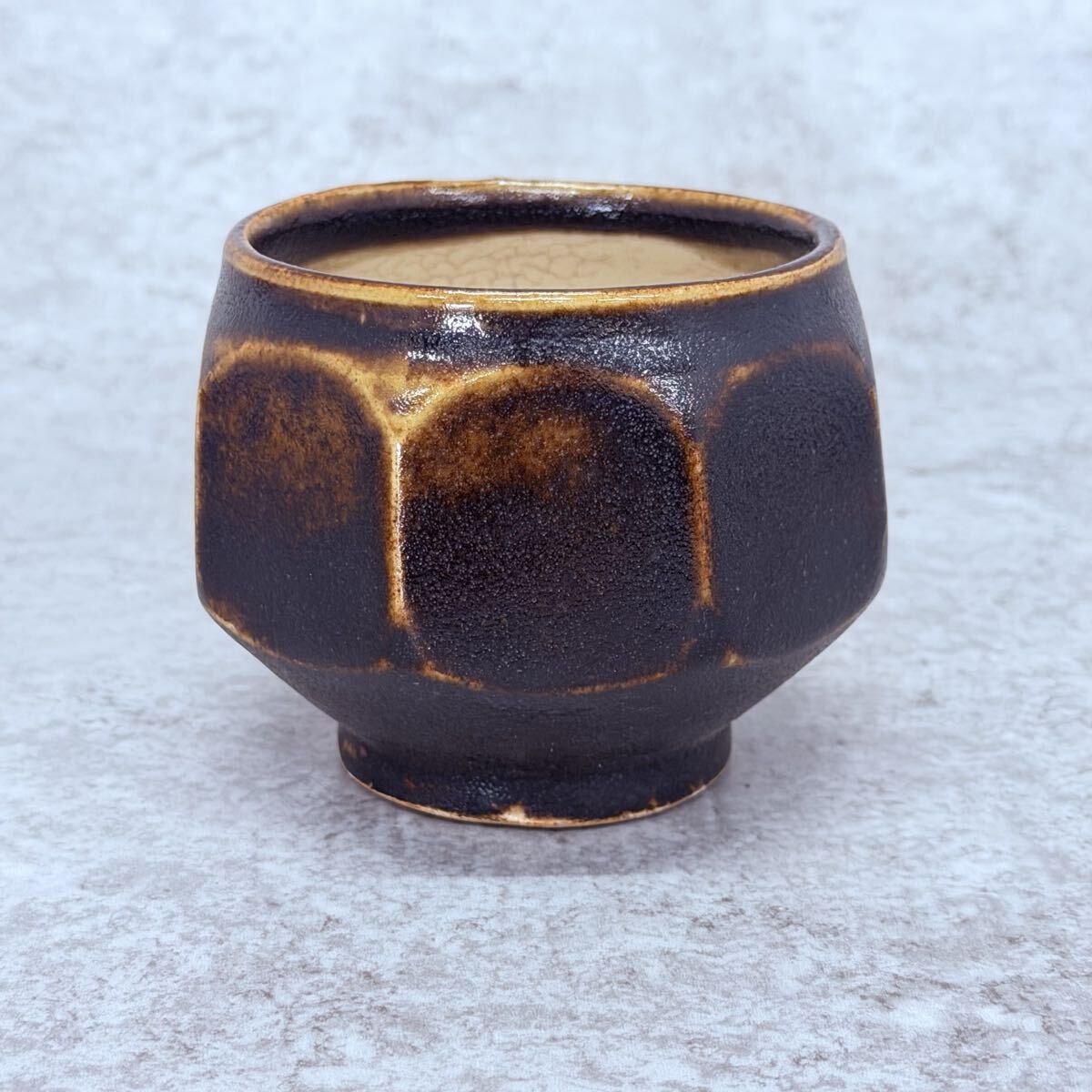 浜田庄司 茶碗の値段と価格推移は？｜18件の売買データから浜田庄司