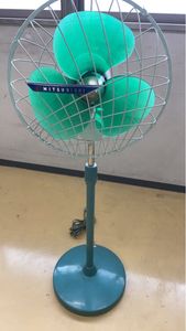 三菱 レトロ扇風機 3枚羽根 [ジャンク品] 昭和レトロ MITSUBISHI／三菱 小型 扇風機 3枚羽根 20cm みどり