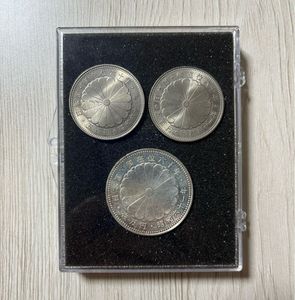 【最終値下げ】天皇陛下御在位60年記念 壱万円銀貨 五百円 天皇陛下御在位60年 純銀の中古価格は13,552円｜記念硬貨の新品・中古