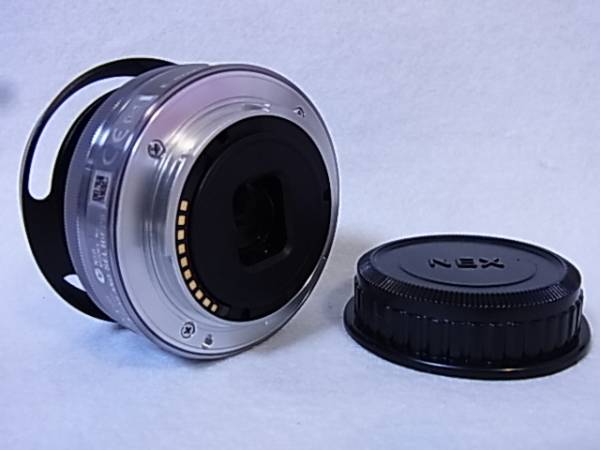 *新品同様.単焦点E16mmF2.8.【 SEL16F28 】ライカ風フード付き_2