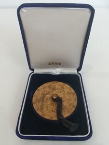 文鎮 記念品の値段と価格推移は？｜100件の売買データから文鎮 記念品