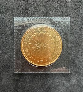 天皇陛下御在位60年 純金(単品)の中古価格は251,812円｜記念硬貨の新品