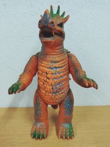 アンギラス ソフビのYahoo!オークション(旧ヤフオク!)の相場・価格を