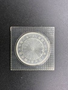 天皇陛下御在位60年 純銀の中古価格は10,255円｜記念硬貨の新品・中古
