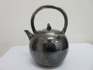 銀瓶の値段と価格推移は？｜114件の売買データから銀瓶の価値がわかる