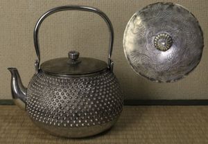 銀瓶の値段と価格推移は？｜122件の売買データから銀瓶の価値がわかる