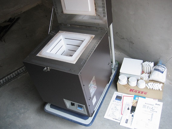 小糸工業陶芸用小型電気炉 KCA-15A 窯わん100V 使用短時間の中古品 
