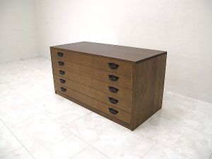 桐たんすの値段と価格推移は？｜28件の売買データから桐たんすの価値が