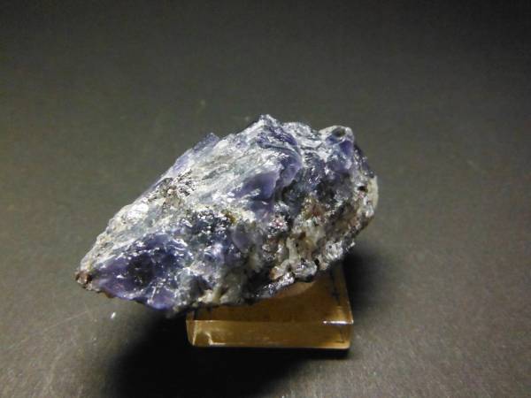 【鉱物標本】ブラジル産菫青石_1