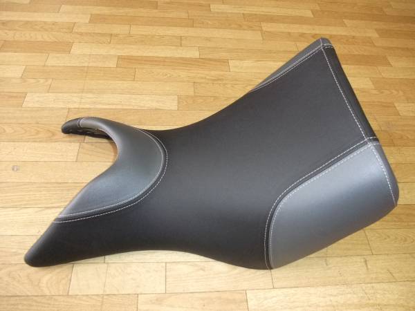 トライアンフタイガー800 純正ローシート(TRIUMPH TIGER800)_1