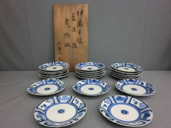 【高品質，人気SALE】 紅７５ 伊万里焼 藍模様 煮物皿 ２０枚 古い木箱付(染付)｜売買されたオークション情報、yahooの商品情報をアーカイブ公開 - オークファン 伊万里、有田