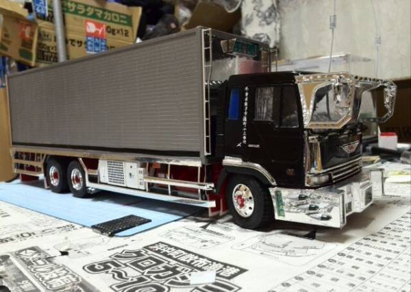 アオシマ1/32デコトラ第11達喜丸マブい改造多数一度きりの完成品の入札 