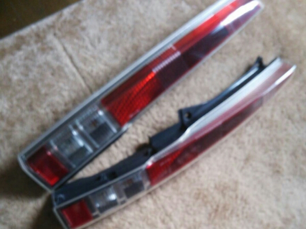 ダイハツ L152Sムーヴ 前期 純正テール左右セット