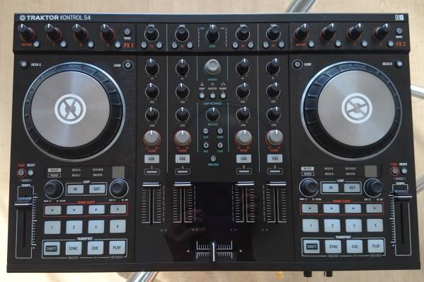 Native Instruments TRAKTOR KONTROL S4 MK2 4チャンネル_1