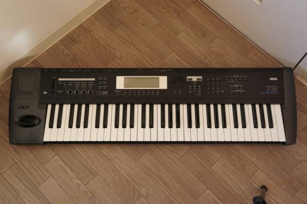 ★即決 KORG TR61 名器シンセサイザー ケース付き