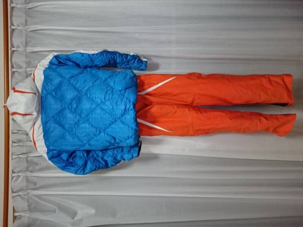 ★ゴールドウイン　デモモデルスキーウエア　最高級　Lサイズ★