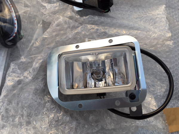 DA63T DG63T フォグランプ assy キャリー スクラム トラック(スズキ用