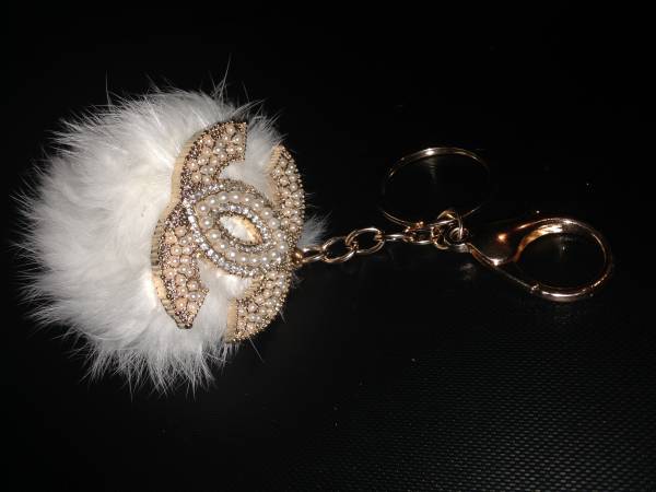 シャネル　ノベルティ ファー付きバッグチャーム キーホルダー