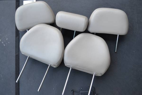 412]レガシィ3.0R BPE ヘッドレスト1台分 アイボリー レザーBP5