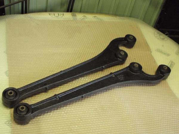 ⑮ジムニー　JA22W　純正　リア　トレーリングアーム　左右
