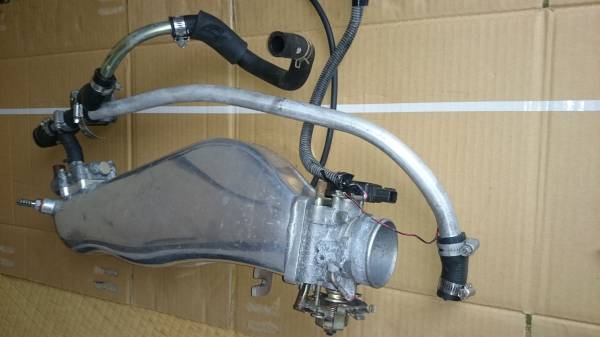RB20用サージタンクACC。スルットル付