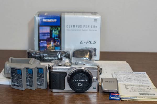 保証残有　Ｅ－ＰＬ５ボディ（シルバー）美品　純正電池＋２個　