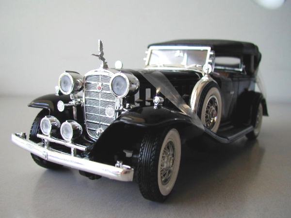 1932 Cadillac Sport Phaeton Black/Silver 1/18 Anson 1932 Cadillac Sport Phaeton Black/Silver 1/18 Anson