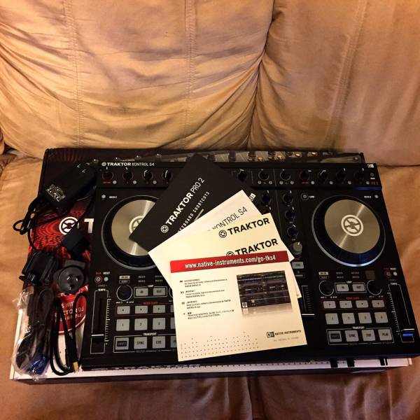 NATIVE INSTRUMENTS PCDJコントローラーTRAKTOR KONTROL S4 MK2