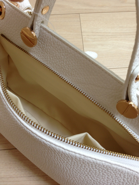 しまむら ローズバット風 ネジハンドルバッグ ジーナシス ヘザー かばん バッグ 売買されたオークション情報 Yahooの商品情報をアーカイブ公開 オークファン Aucfan Com