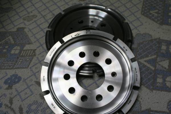 AUDI アウディ　A8　S8 RS8純正４E品番　ベルハウジング　　