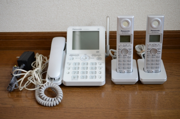 完動◆パナソニック コードレス留守番電話＆子機2台★VE-GP55DW