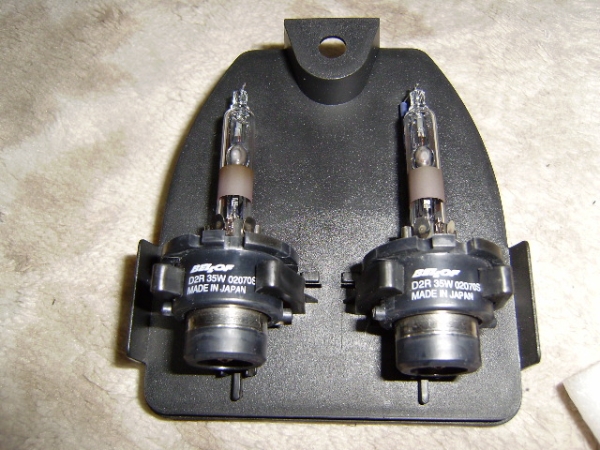 BFLLOF ベロフ HID 純正交換バルブ 6000K D2R 35W 中古品