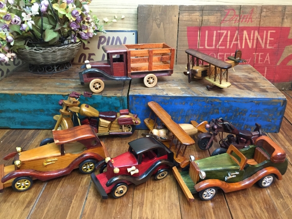 送料無料☆ウッド乗り物8点☆オープンカーバイクセスナ機☆大量