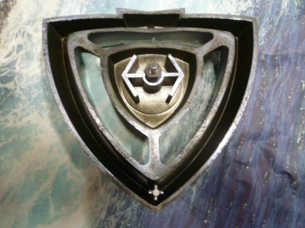 マツダ ルーチェ フロントエンブレム ロータリーRX3コスモ(マツダ