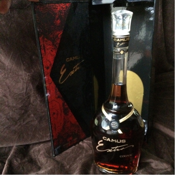 カミュ CAMUS エクストラ 700ml 箱付 コニャック