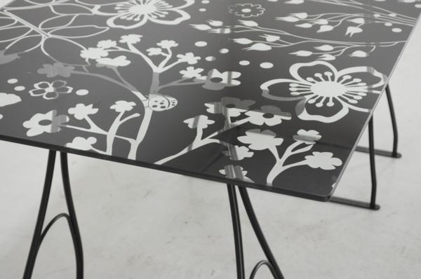 ☆IKEA☆ガラステーブル☆VIKA GLASHOLM/VIKA LINDVED☆YYT7(IKEA