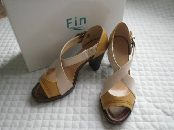 【新品】Ｆｉｎ★本革　クロスベルトサンダル23ｃｍ　￥17064
