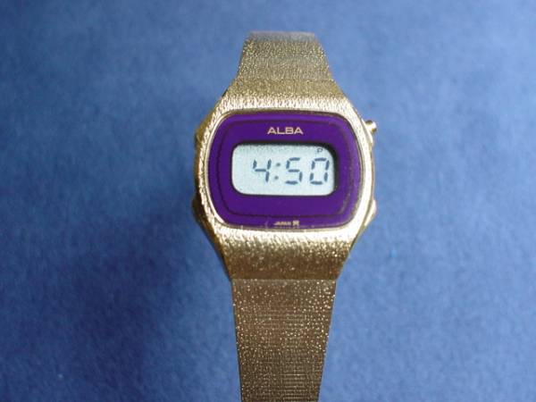 アンティークセイコーアルバデジタル　女性用腕時計角型ゴールド