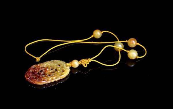 【壱】　瑪瑙繊細彫首飾り 　中国古玩 1821a