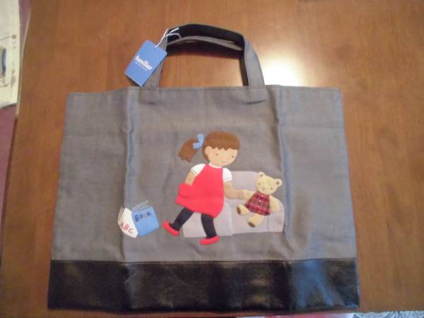 新品・タグ付　ファミリア　定番デニムバック　ブラック女の子