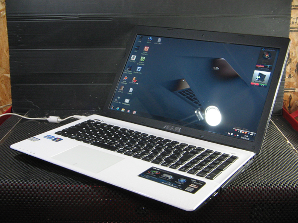 ASUS K55A-SXWHITE (DtoD) Core i5/4GB/640GB/DVD/Windows7/