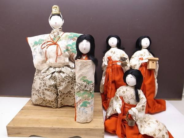 大きな立ち雛　三人官女付