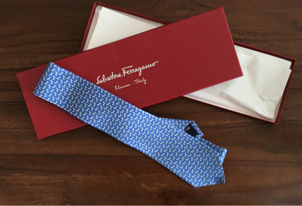 ★未使用★フェラガモネクタイ★ブルー箱あり