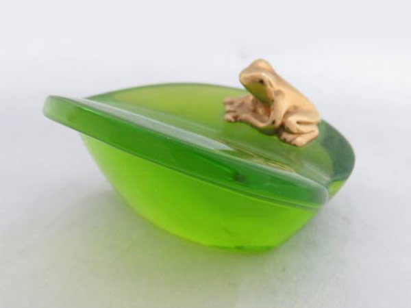 バカラ　緑カエル　超美品 バカラ（Baccarat） カエル 緑色のクリスタル フィギュリン