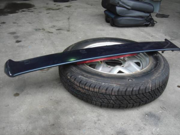 ジムニー　ＪＡ２２　リアスポイラー　ルーフスポイラー　緑色