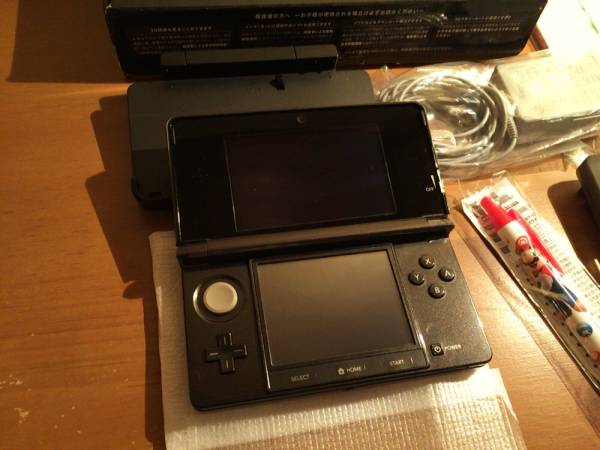 3DS】コスモブラック 中古本体 美品 おまけ付き☆ こちらは画面・本体