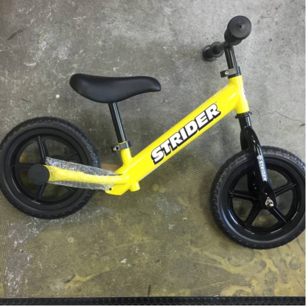 STRIDER 14x 幼児用自転車 イエロー ストライダー スタンド付き Amazon