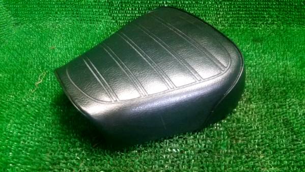 ☆ヤマハ YB50 F5B 純正 シングル シート 破れなし☆YB-1(純正品 