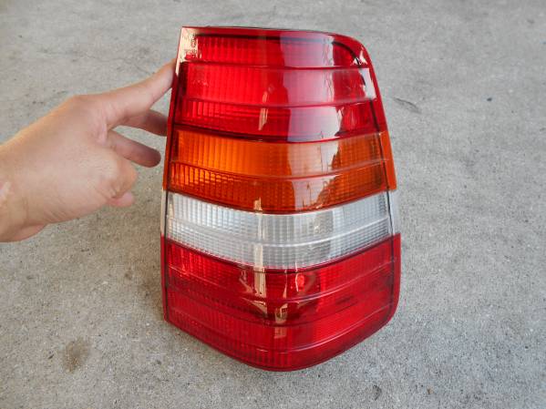 ベンツ W124/TE ワゴン用 純正テールランプ 右側 美品 希少品